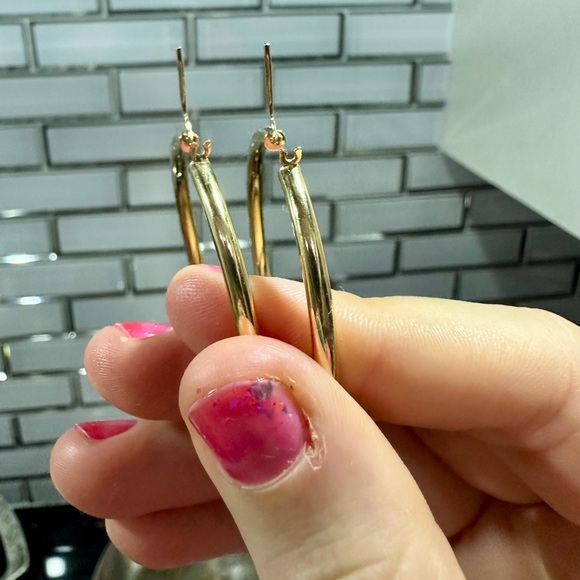 Mejuri 14k Large Tube Hoops - Picture 6 of 13